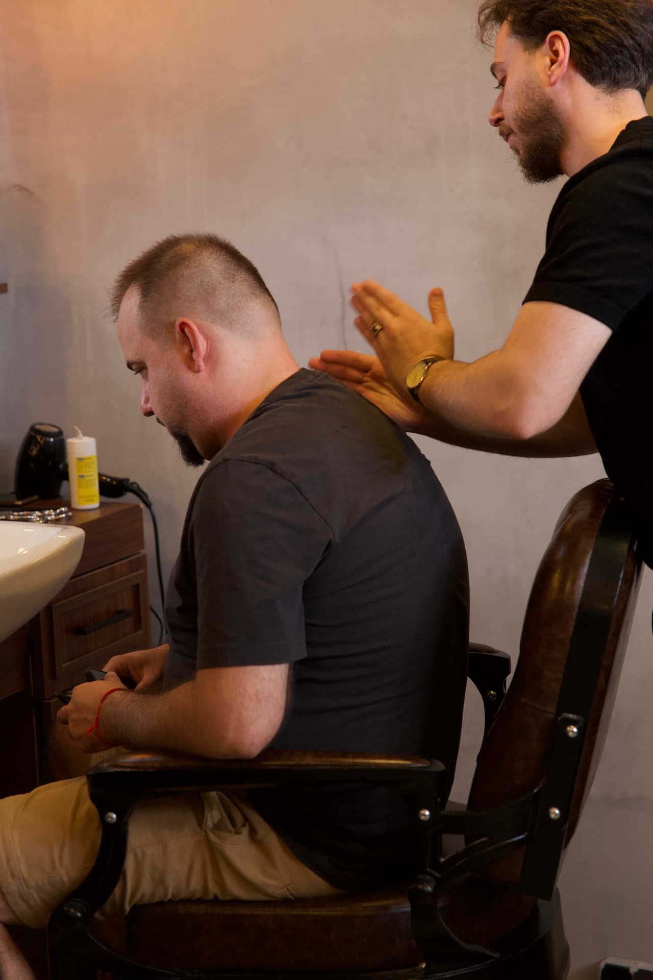 Masáž zad — JZP Barbershop Praha
