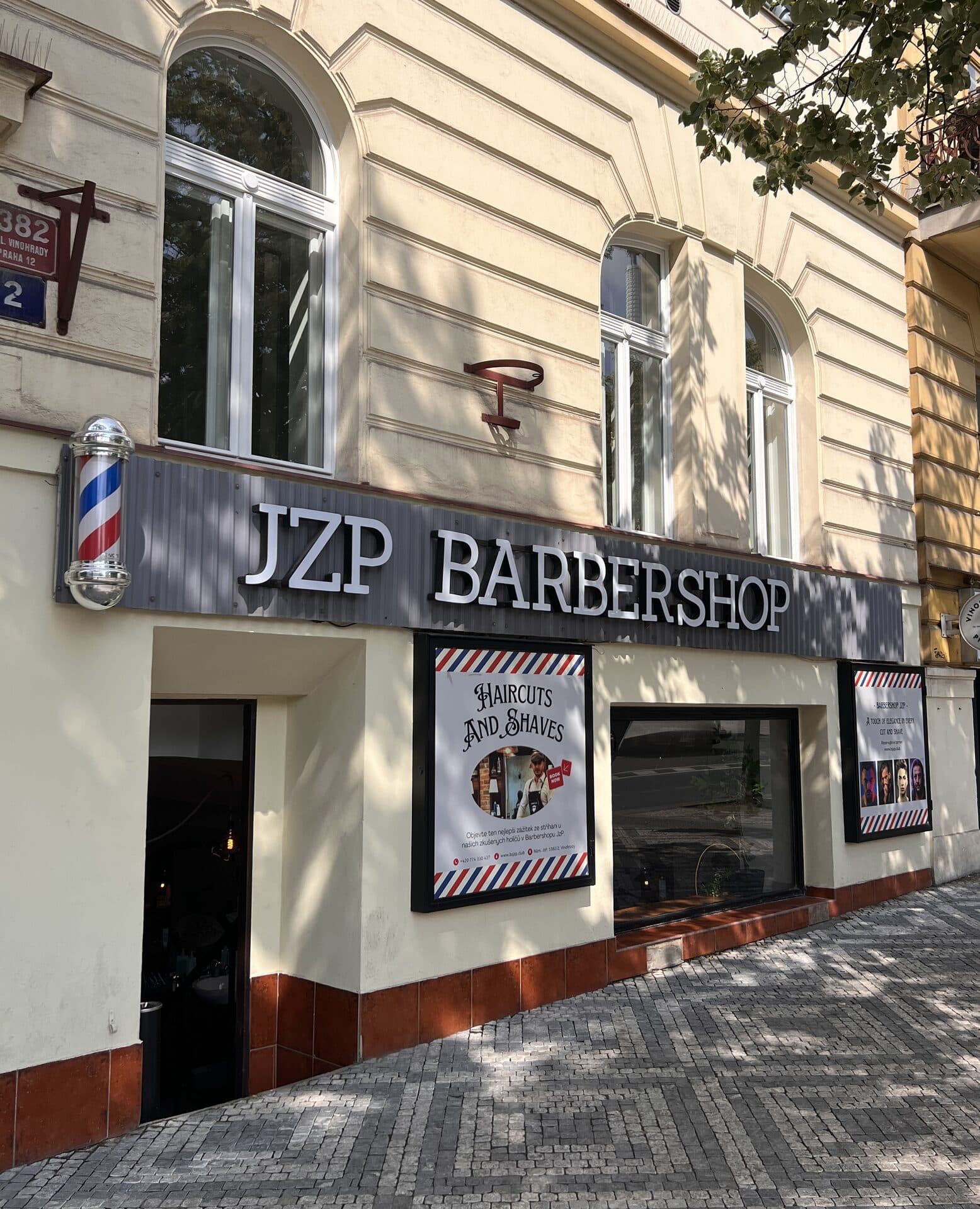 Interiér JZP Barbershop Praha